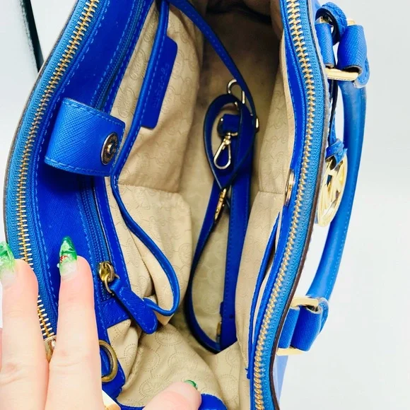 GIVEAWAY Michael Kors Vibrant Blue Satchel - Callouts in photos - Picture 4 of 12